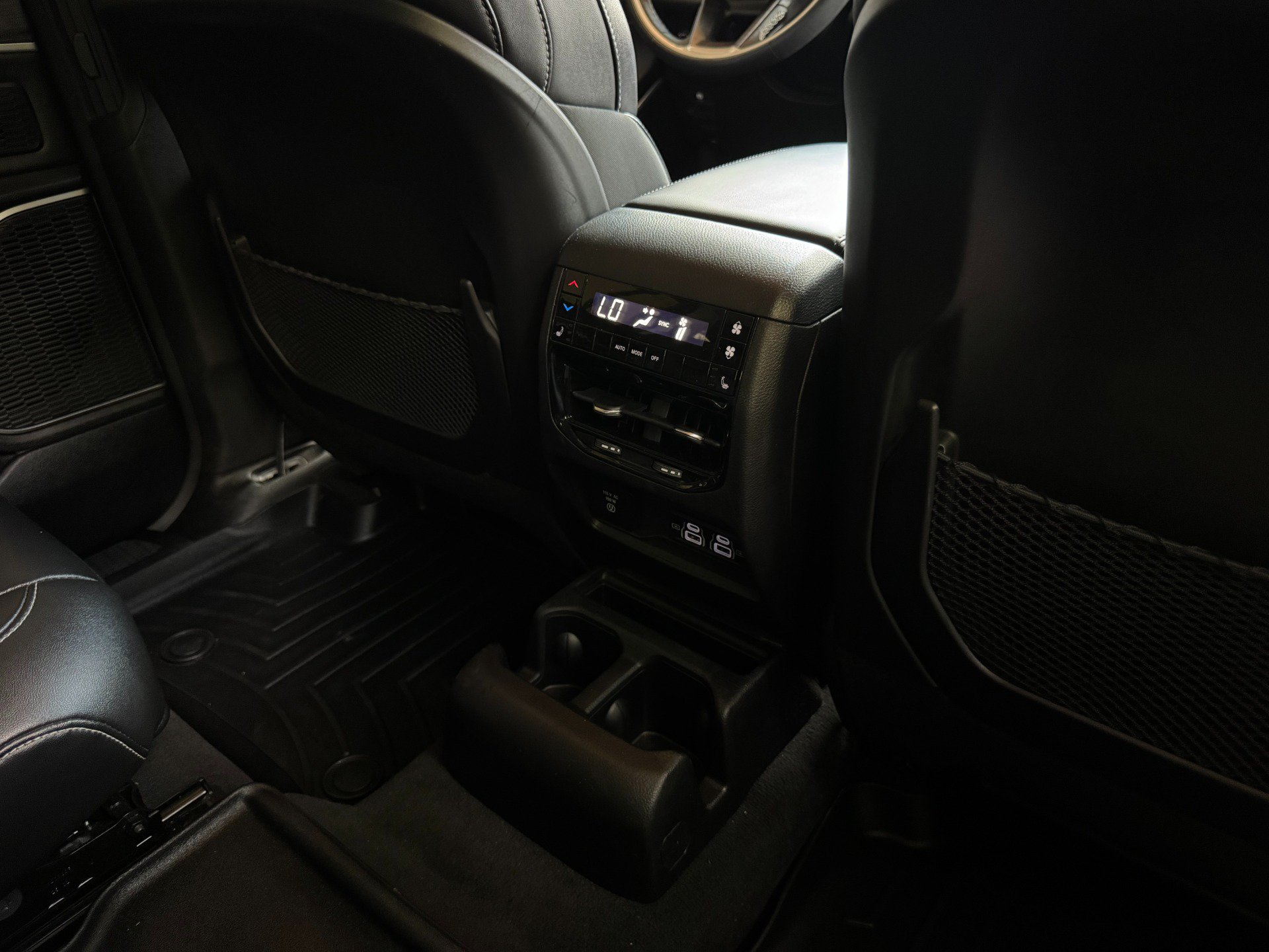 Used 2022 Jeep Grand Cherokee L Limited w/ Luxury Tech Group II AWD/4WD image 35