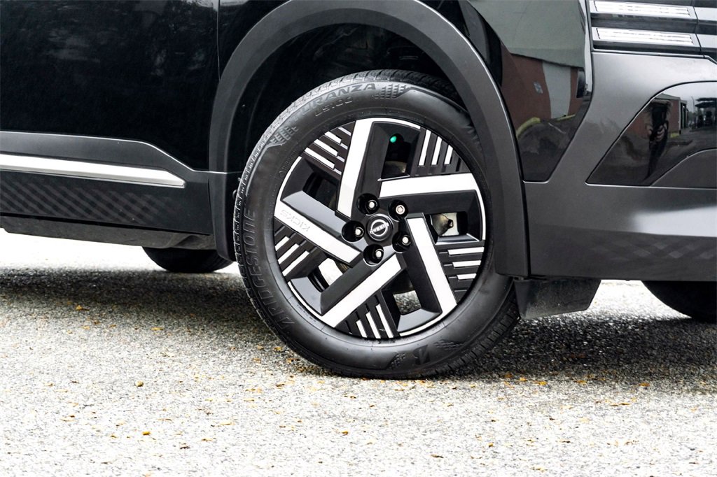 Used 2025 Nissan Kicks SV w/ Interior Electronics Package image 2