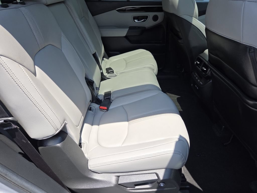 Certified 2023 Honda Pilot Touring image 27