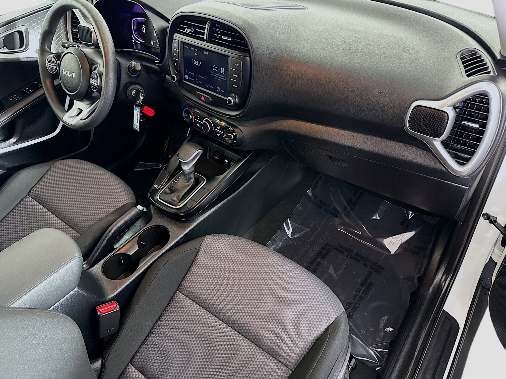 Used 2025 Kia Soul LX w/ LX Technology Package FWD image 29