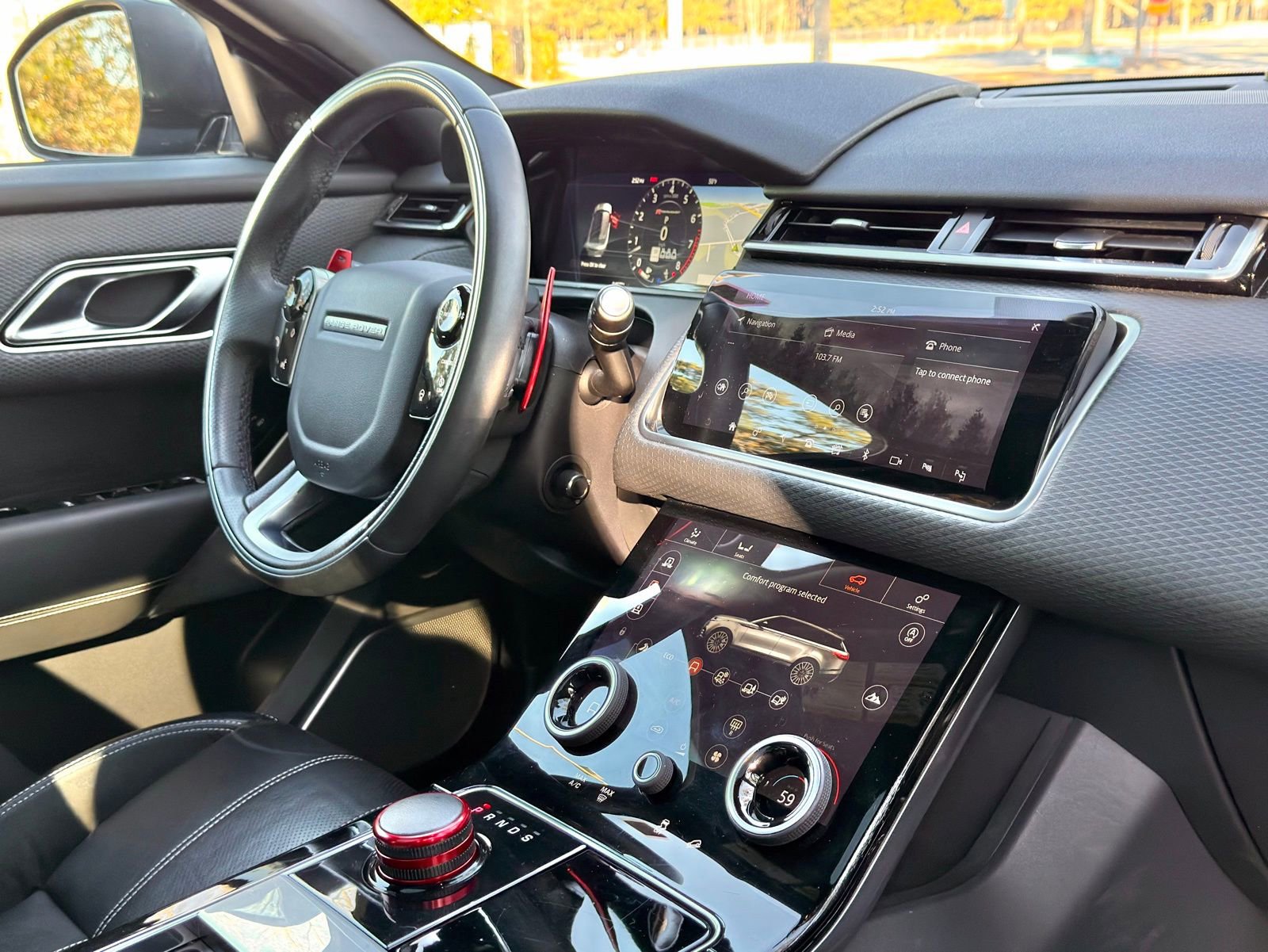 Used 2019 Land Rover Range Rover Velar R-Dynamic SE image 20