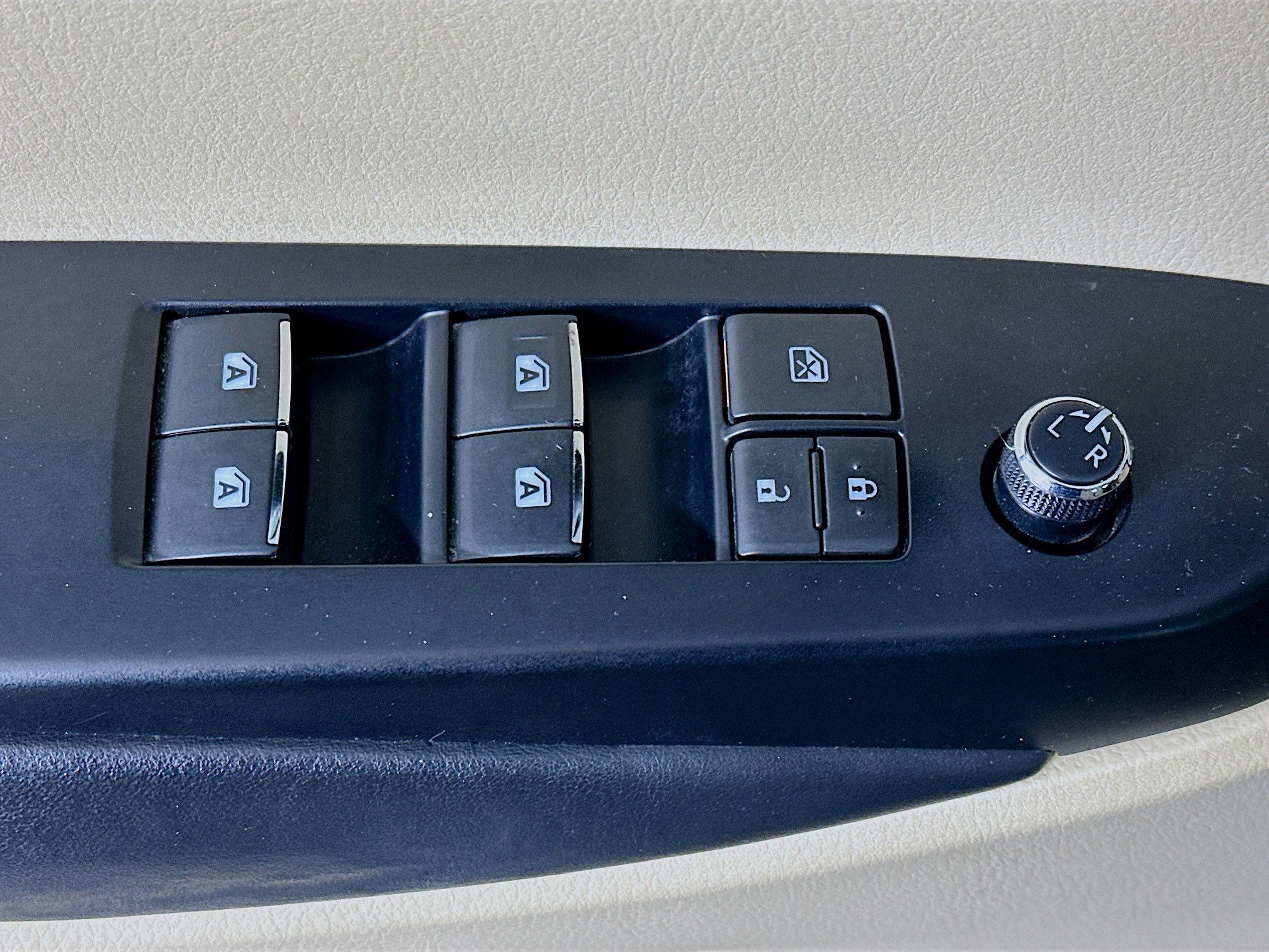 Used 2018 Toyota Highlander Limited image 15