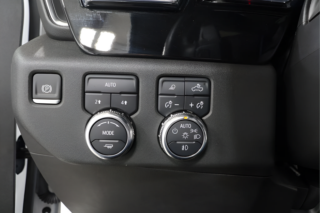 Used 2025 GMC Sierra 1500 Elevation w/ Elevation Premium Package AWD/4WD image 18