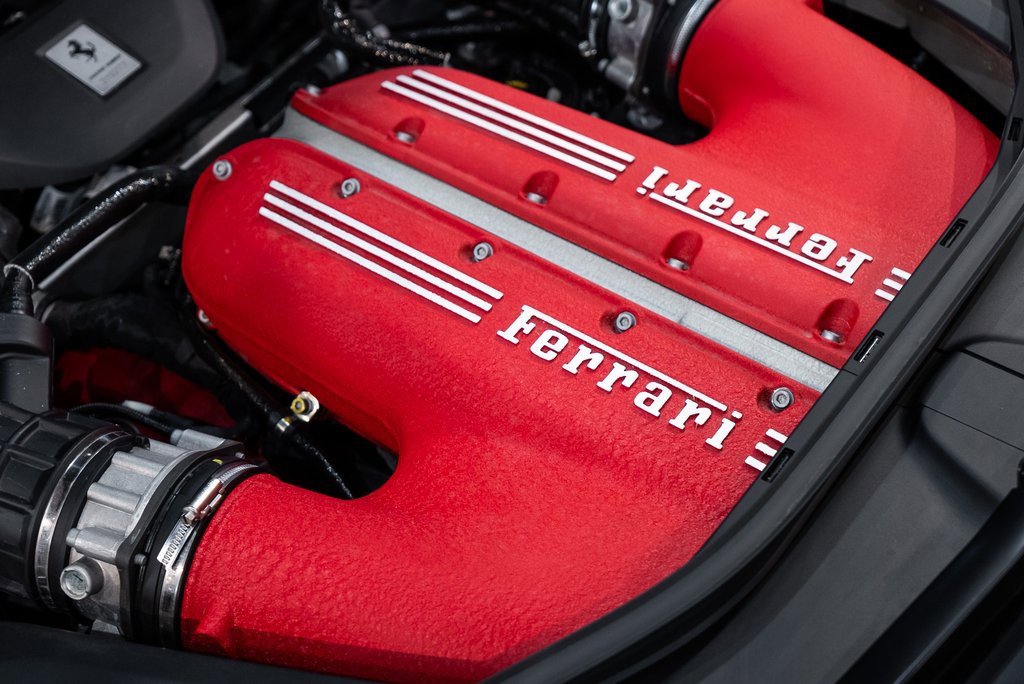 Used 2025 Ferrari 12Cilindri Base image 17