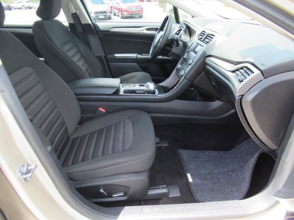 Used 2018 Ford Fusion SE image 9