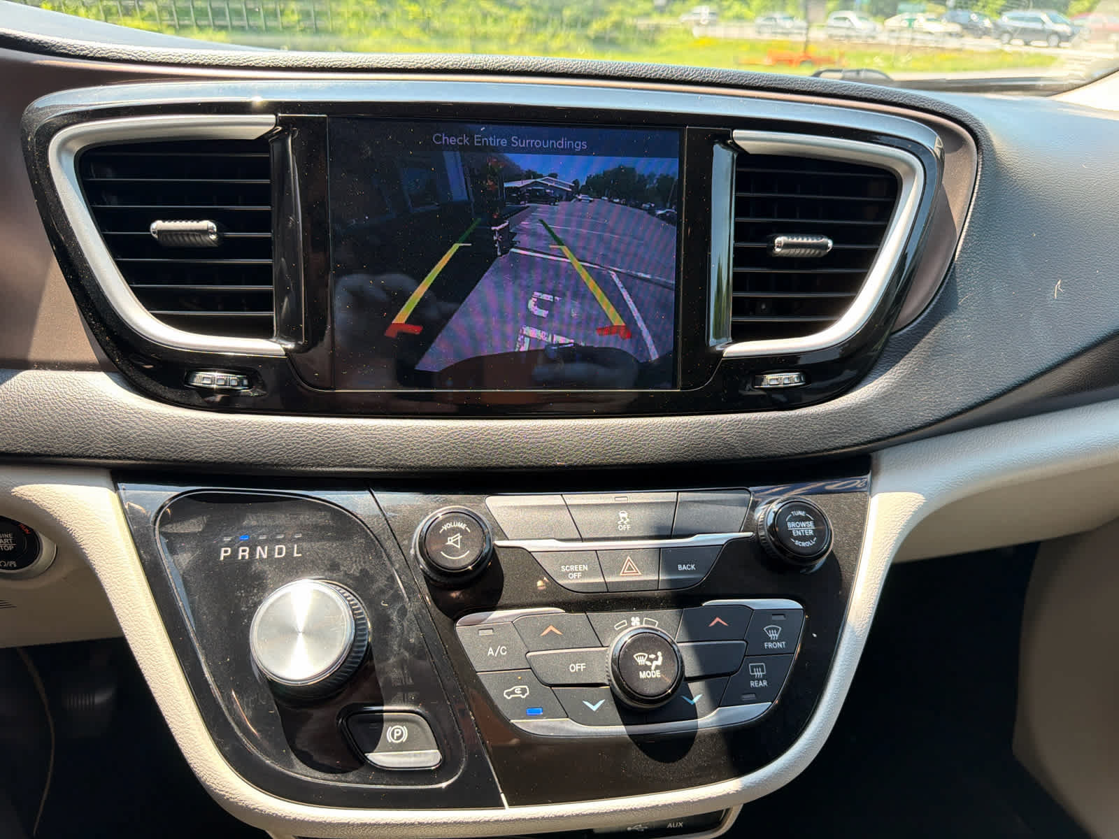 Used 2017 Chrysler Pacifica Touring w/ Tire & Wheel Group FWD image 24