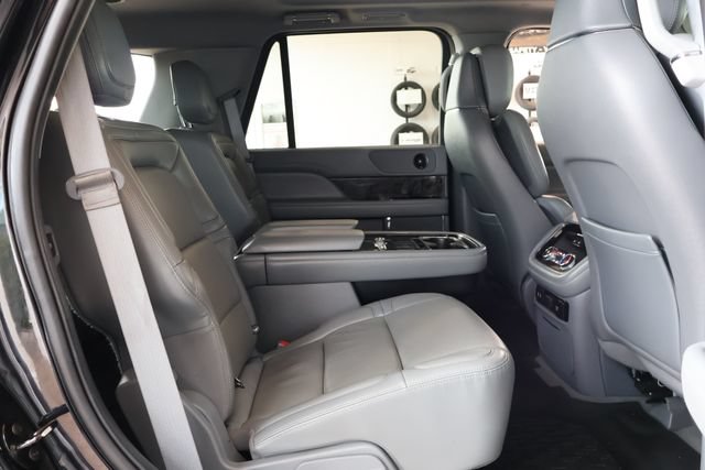Used 2020 Lincoln Navigator Reserve RWD image 25