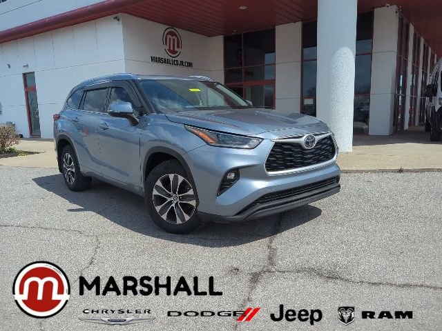 Used 2021 Toyota Highlander XLE image 1