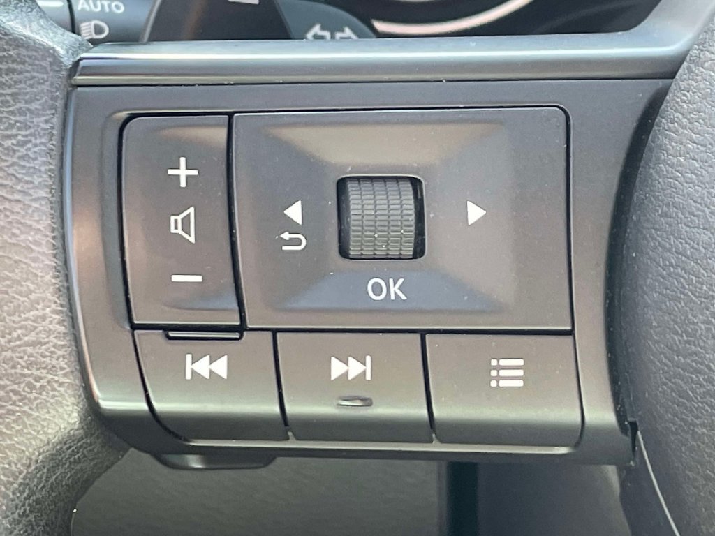Used 2024 Nissan Rogue SV AWD/4WD image 30