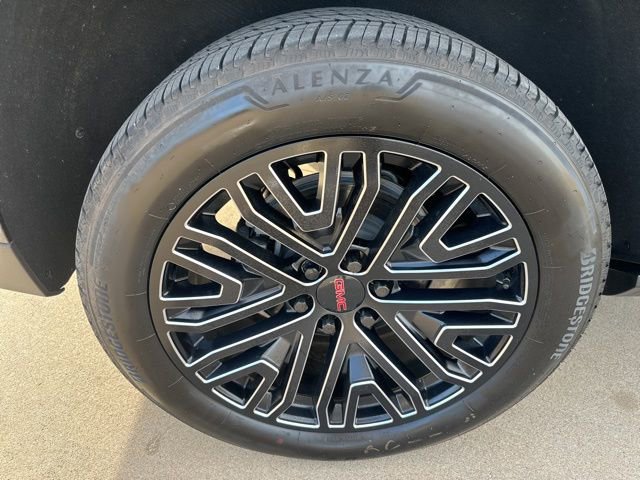 Used 2025 GMC Yukon Denali w/ Denali Reserve Package image 10
