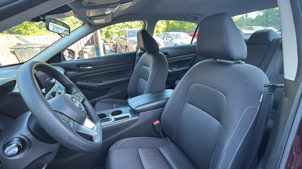 Used 2025 Nissan Altima 2.5 SV FWD image 31