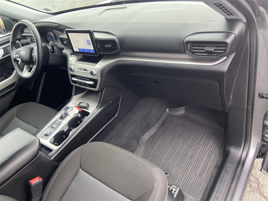 Used 2022 Ford Explorer XLT image 28