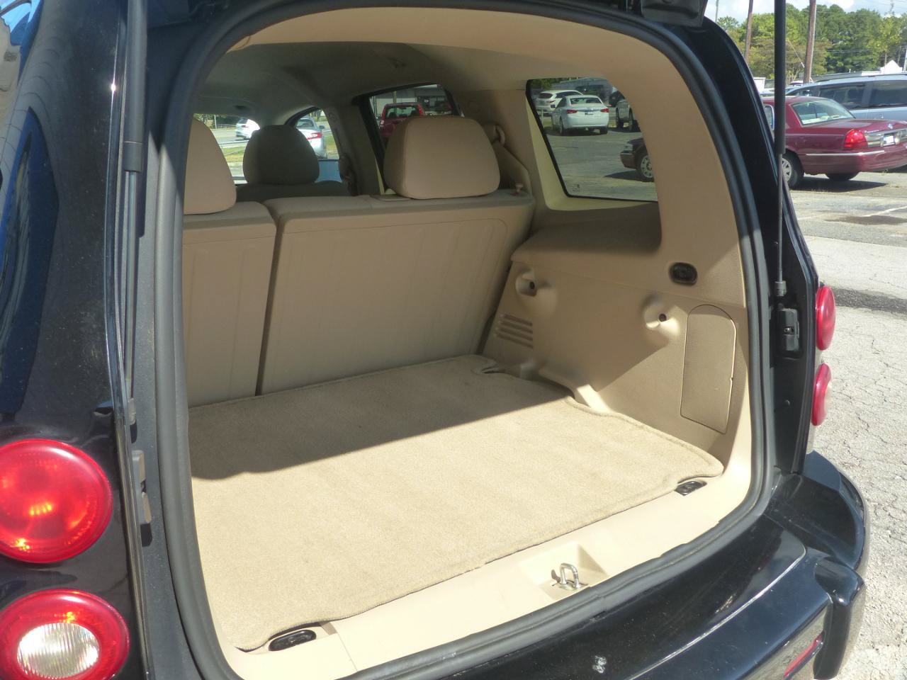 Used 2009 Chevrolet HHR LT FWD image 25