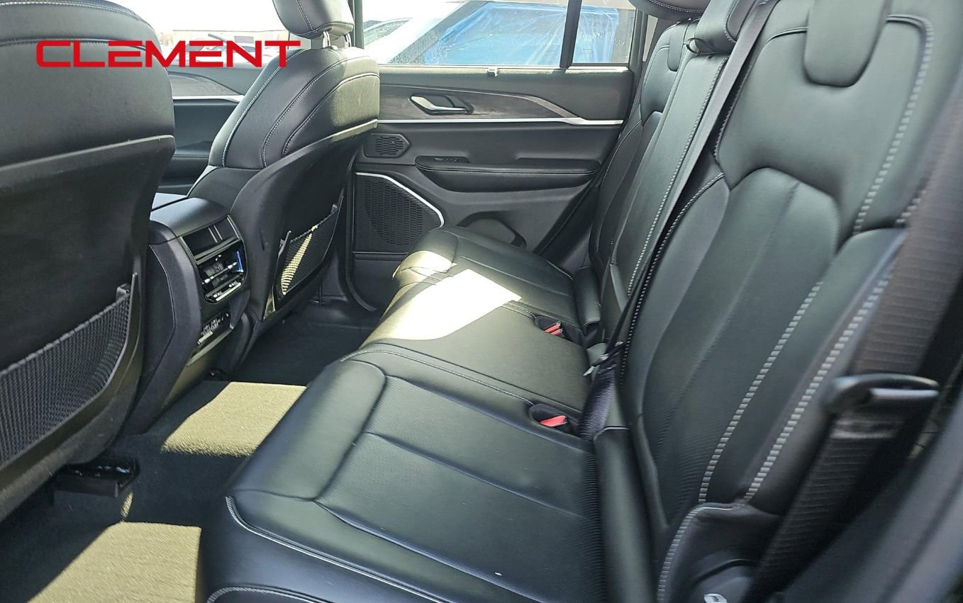 Used 2022 Jeep Grand Cherokee Limited 4xe w/ Luxury Tech Group II image 17