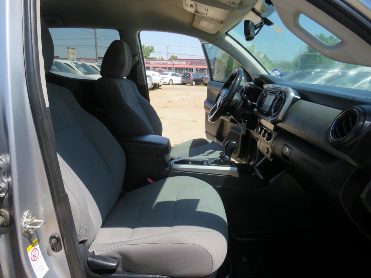 Used 2017 Toyota Tacoma SR5 w/ Tow Package RWD image 18