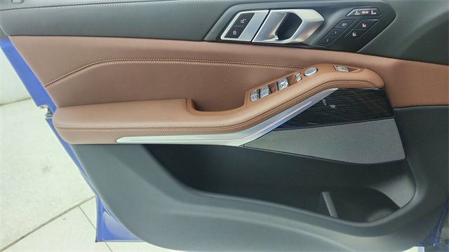 Used 2025 BMW X7 M60i image 39