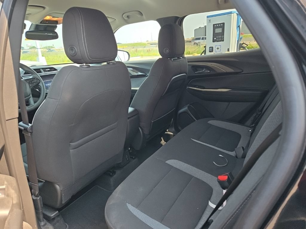 Used 2023 Chevrolet TrailBlazer LT w/ Convenience Package FWD image 12