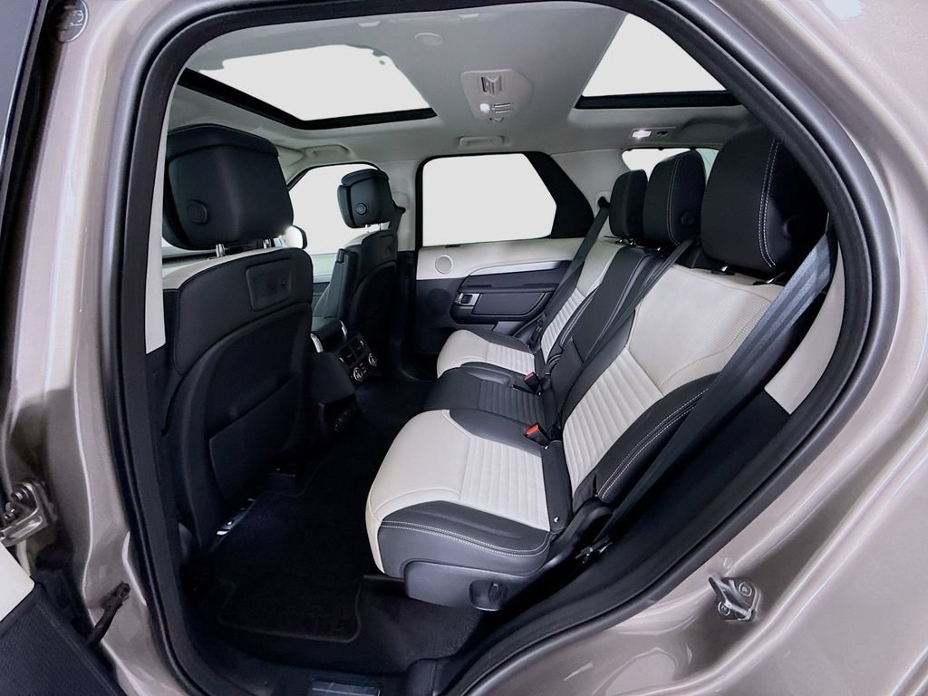 Used 2025 Land Rover Discovery Dynamic SE AWD/4WD image 22