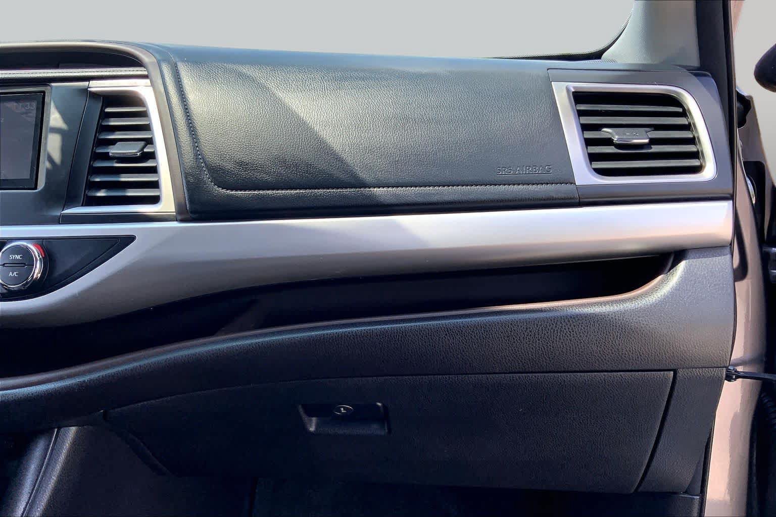 Used 2015 Toyota Highlander XLE FWD image 18