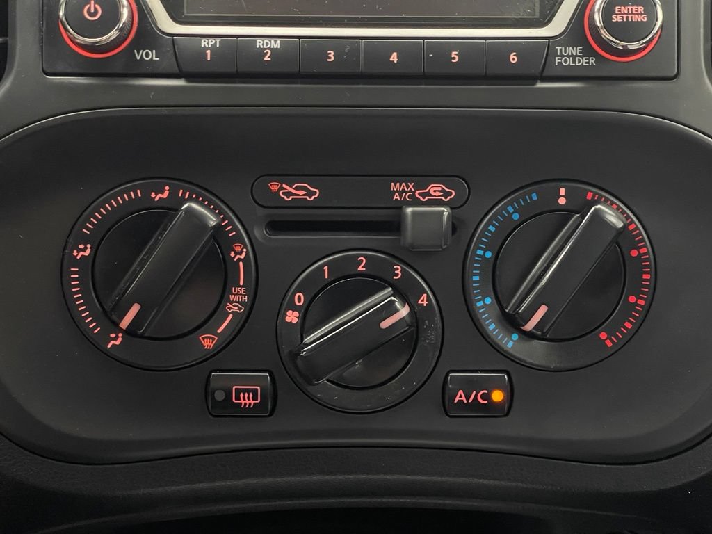 Used 2015 Nissan Juke S FWD image 22