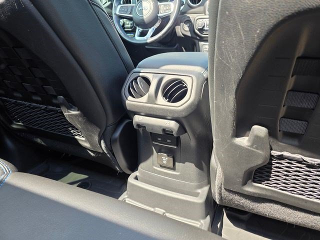 Used 2022 Jeep Wrangler Unlimited Rubicon 4xe w/ Cold Weather Group AWD/4WD image 23