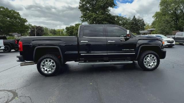 Used 2019 GMC Sierra 2500 Denali w/ Duramax Plus Package AWD/4WD image 9