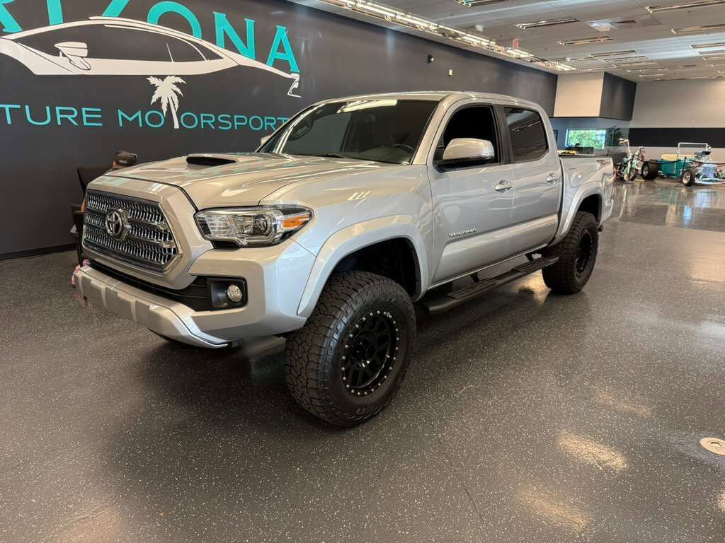 Used 2017 Toyota Tacoma TRD Sport w/ Tow Package image 2