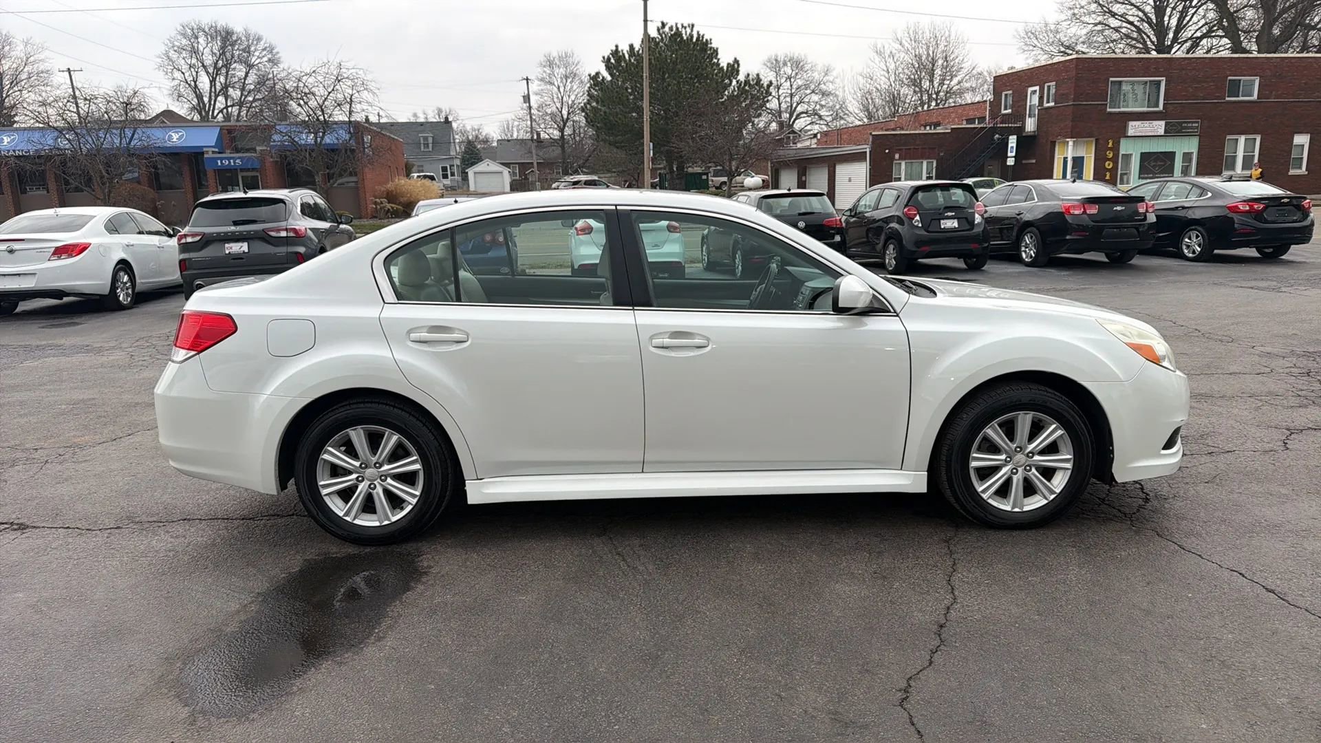 Used 2010 Subaru Legacy 2.5i Premium image 4