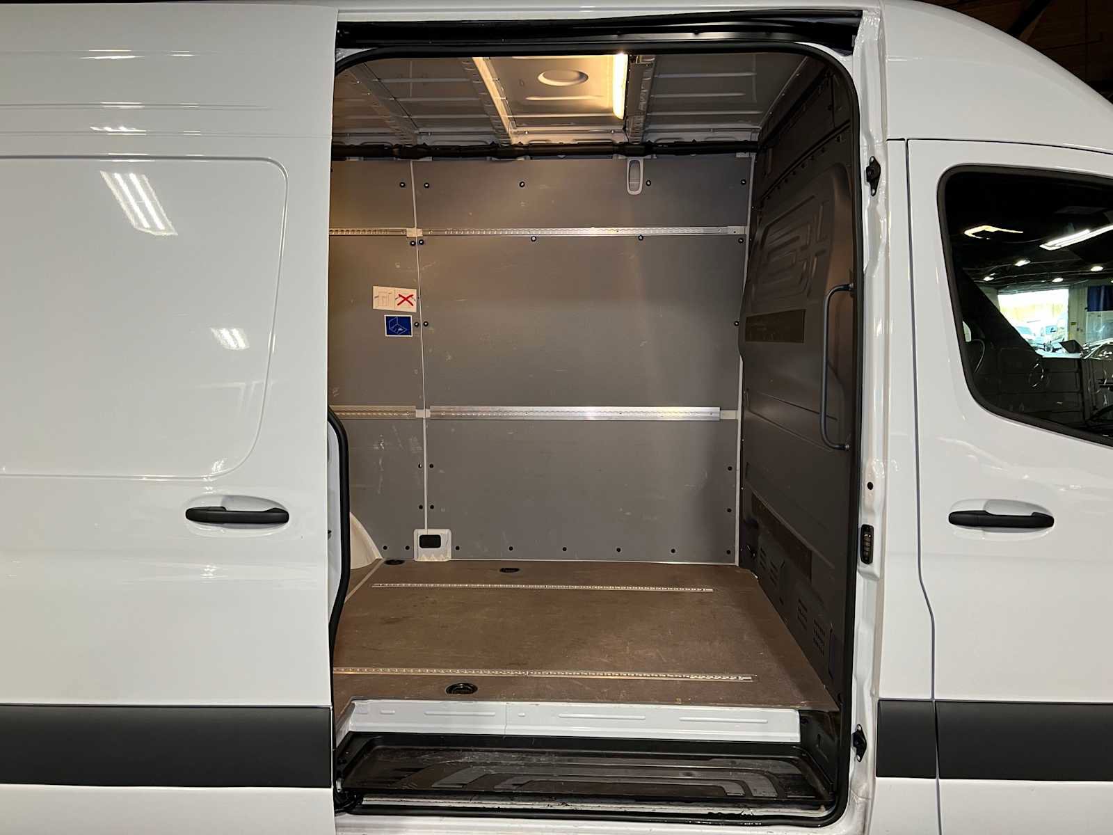 Used 2025 Mercedes-Benz Sprinter 2500 image 13