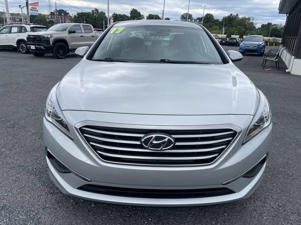 Used 2017 Hyundai Sonata SE FWD image 2
