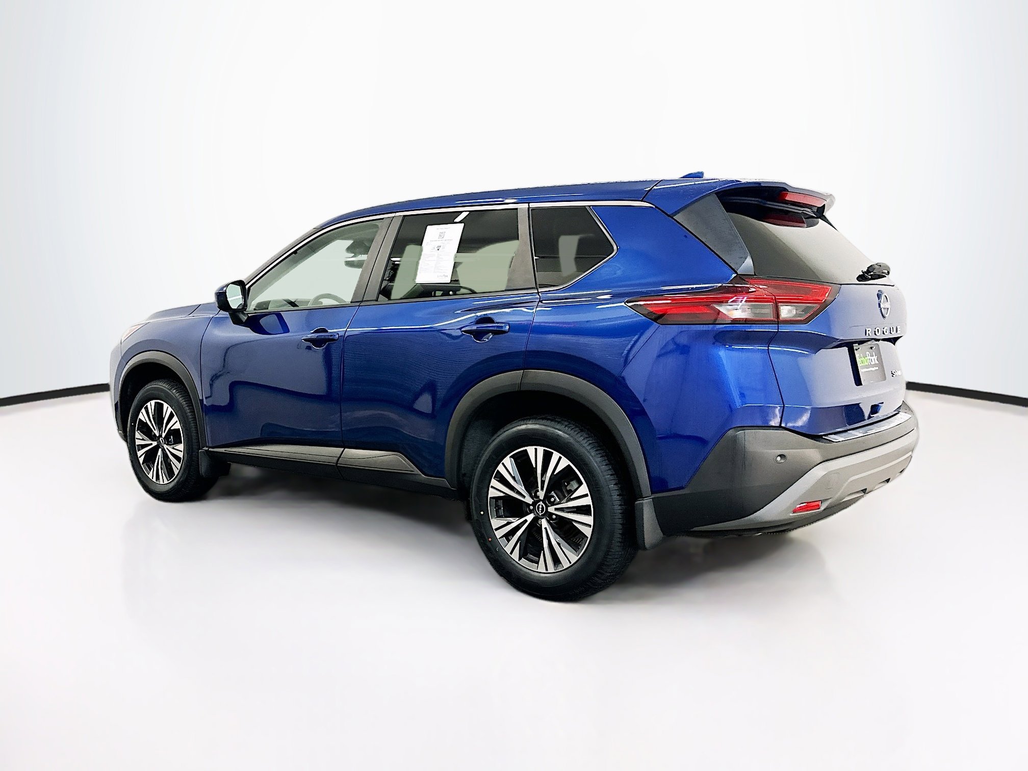 Used 2023 Nissan Rogue SV image 5