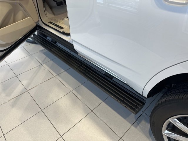 Used 2024 Cadillac Escalade Premium Luxury Platinum image 7