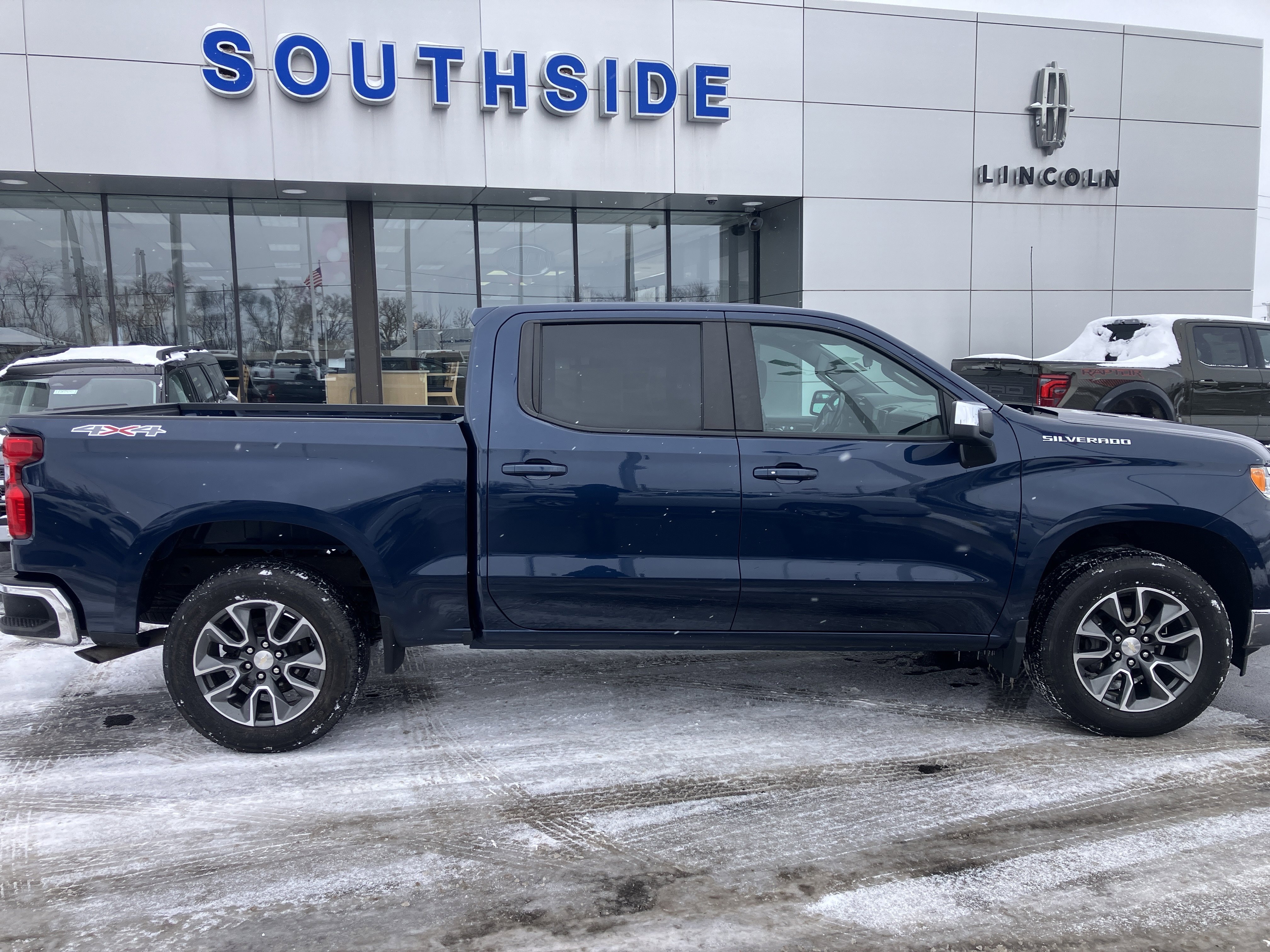 Used 2022 Chevrolet Silverado 1500 LT image 8