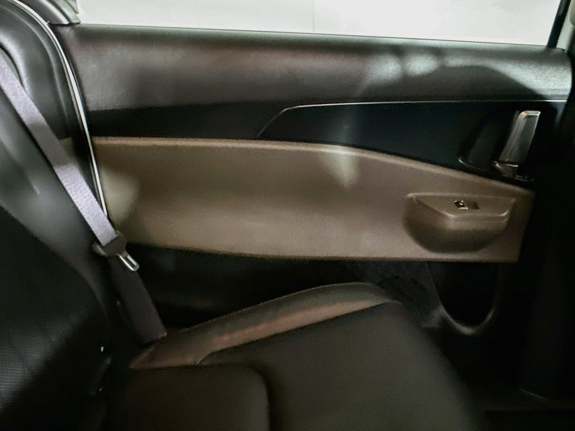 Used 2025 Kia Carnival FWD image 32