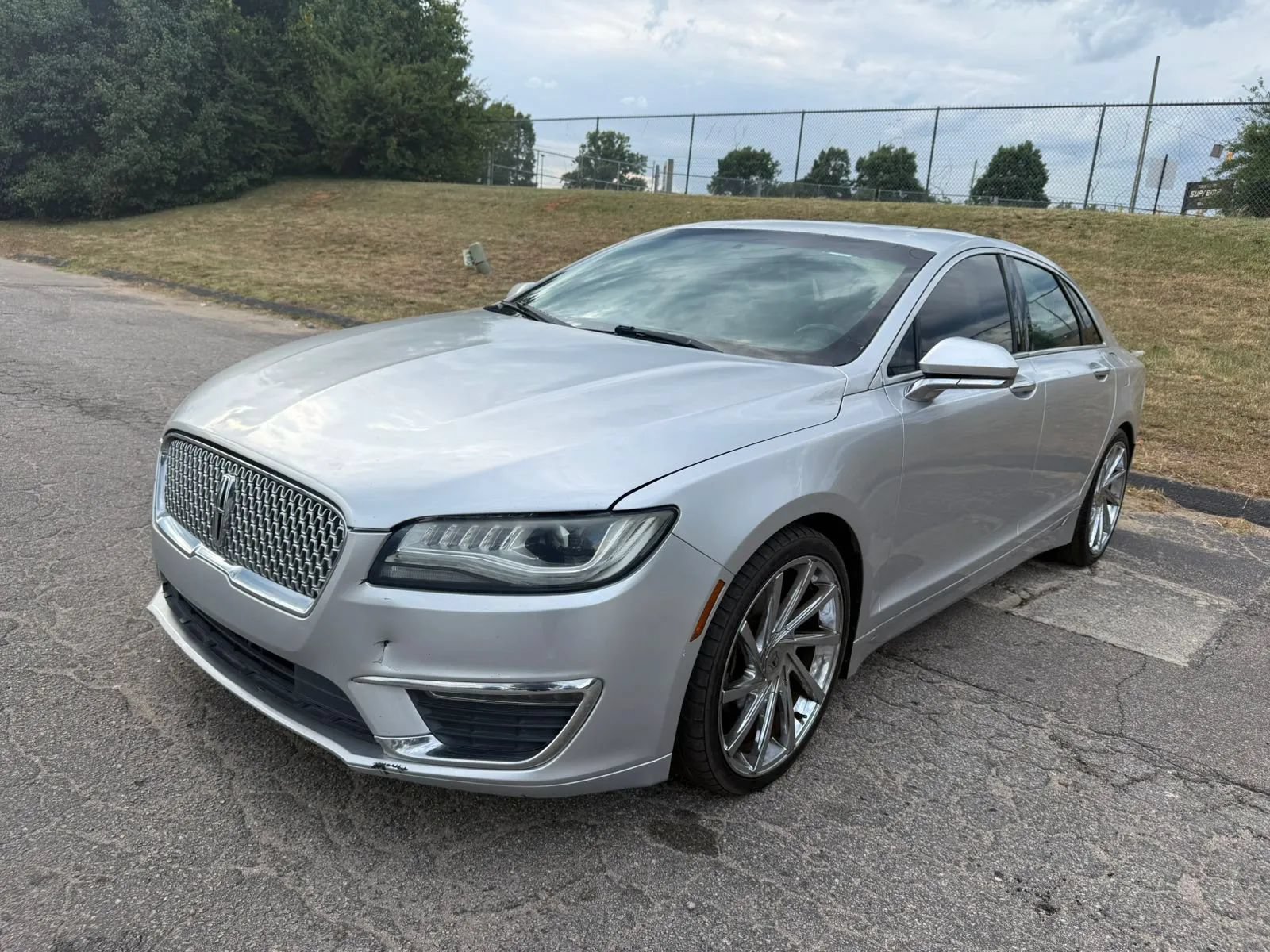 Used 2017 Lincoln MKZ Reserve FWD image 2