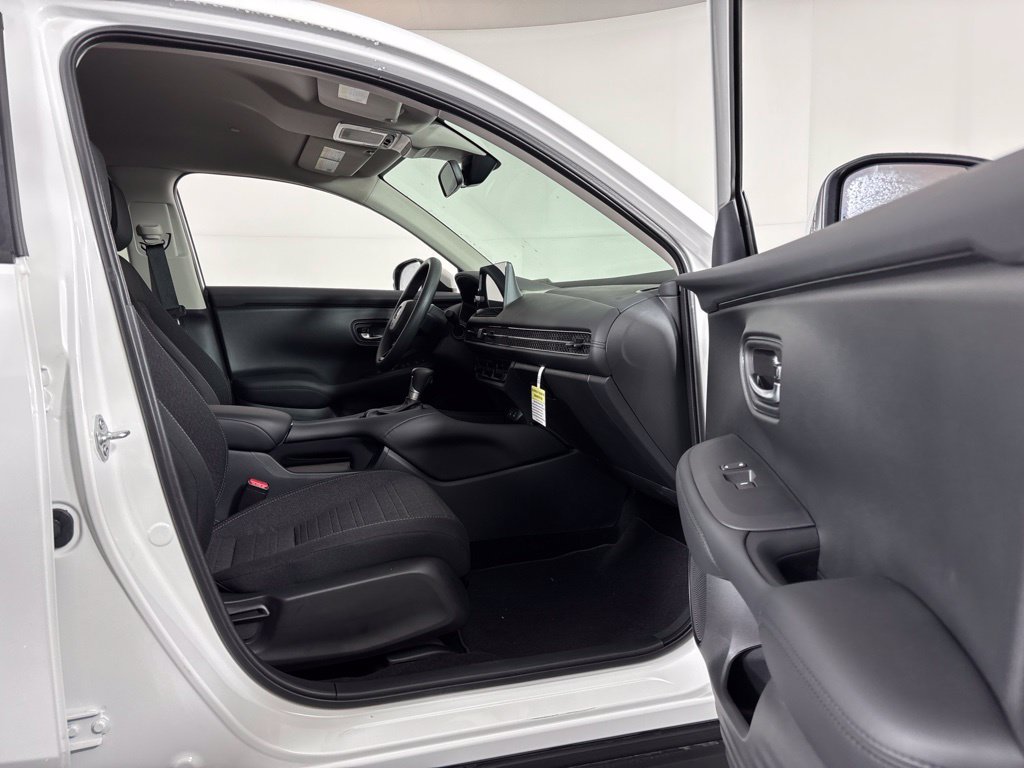 Used 2027 Honda HR-V LX image 6