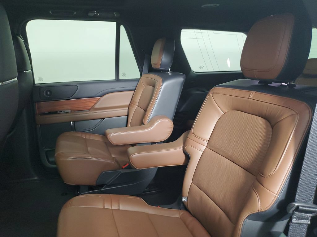 Certified 2024 Lincoln Navigator Reserve w/ Monochromatic Package AWD/4WD image 11