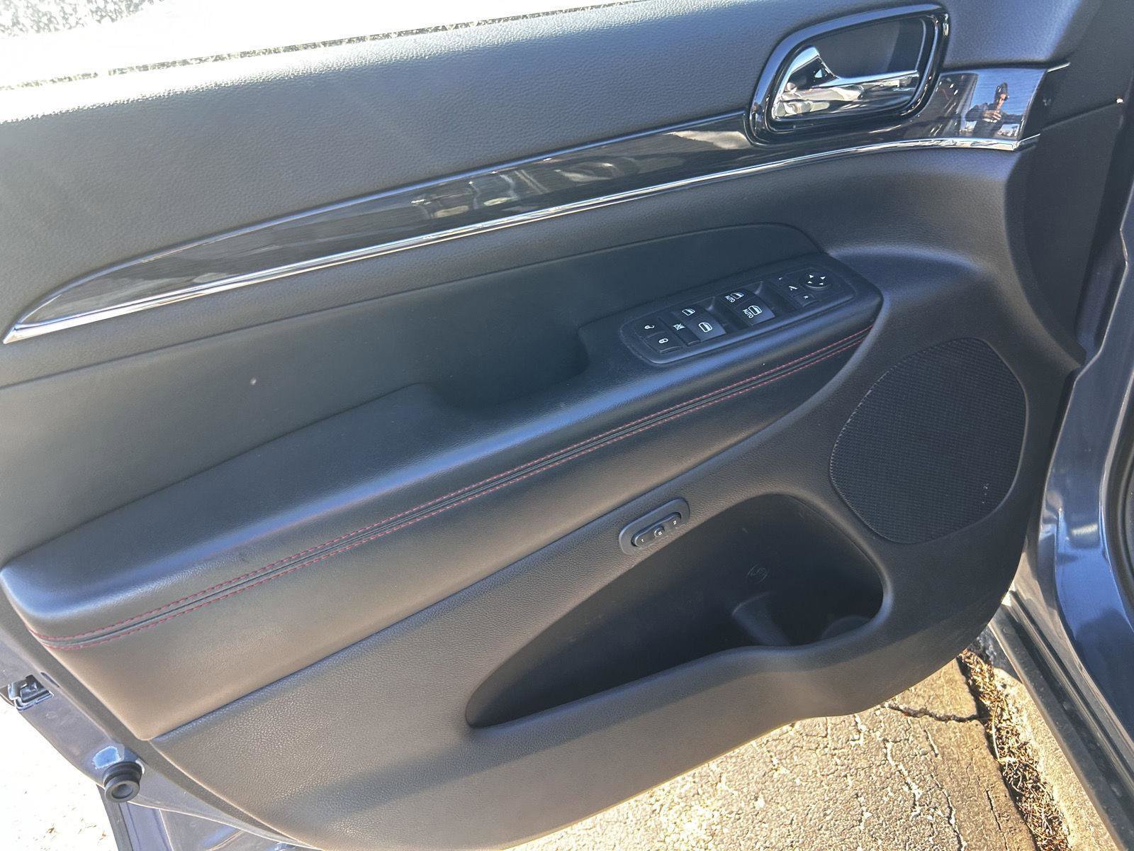 Used 2019 Jeep Grand Cherokee Trailhawk w/ Trailhawk Luxury Group image 10