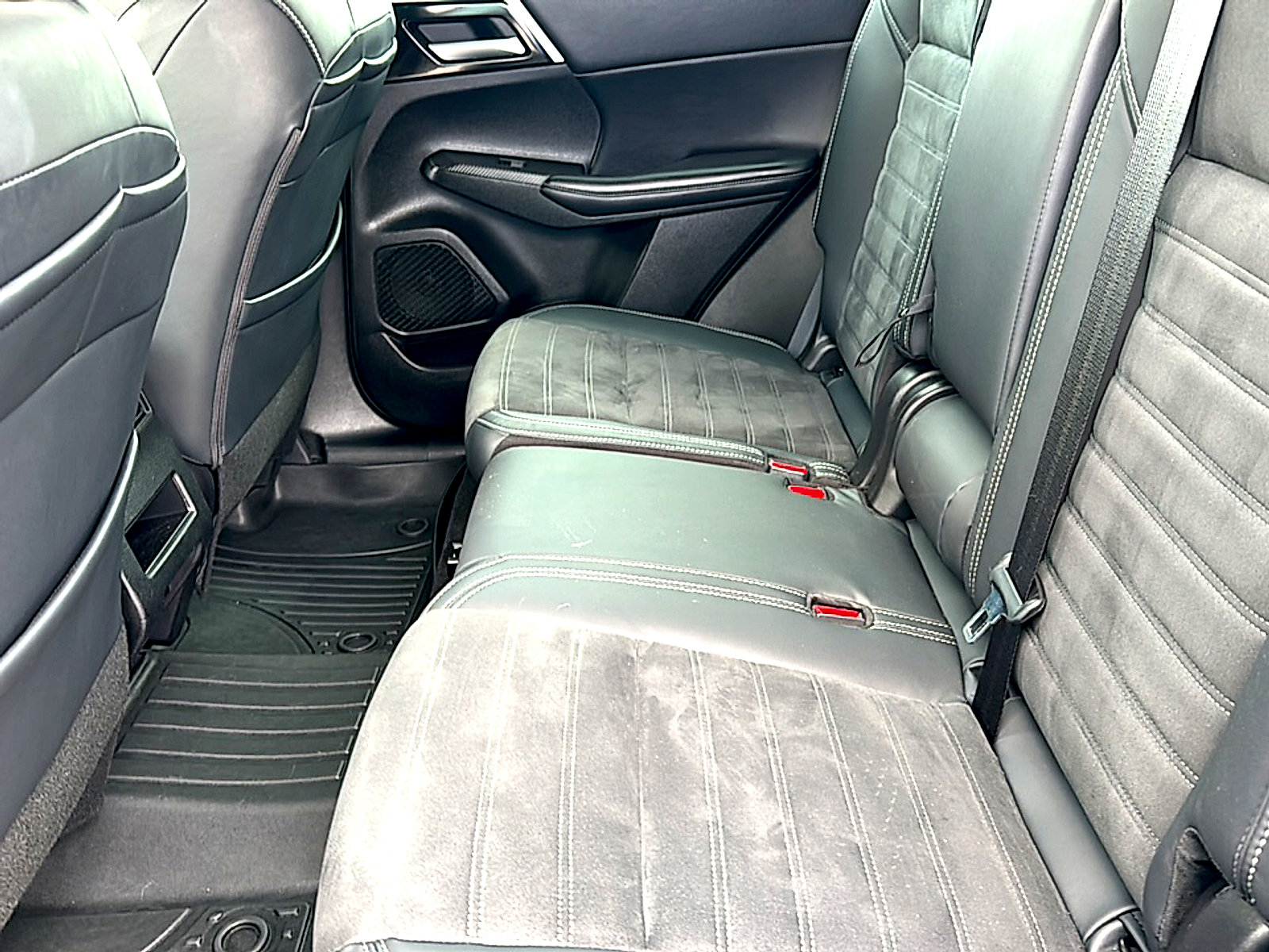 Used 2023 Mitsubishi Outlander SE FWD image 18