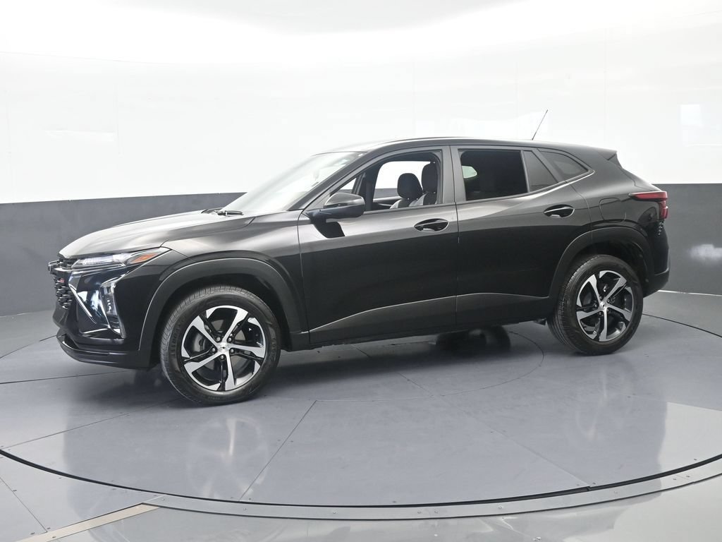 Used 2025 Chevrolet Trax RS w/ Driver Confidence Package FWD image 2