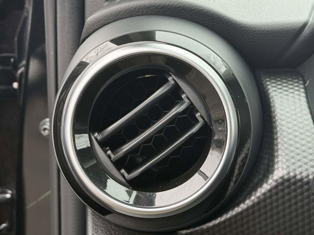 Used 2021 Nissan Kicks SV image 27