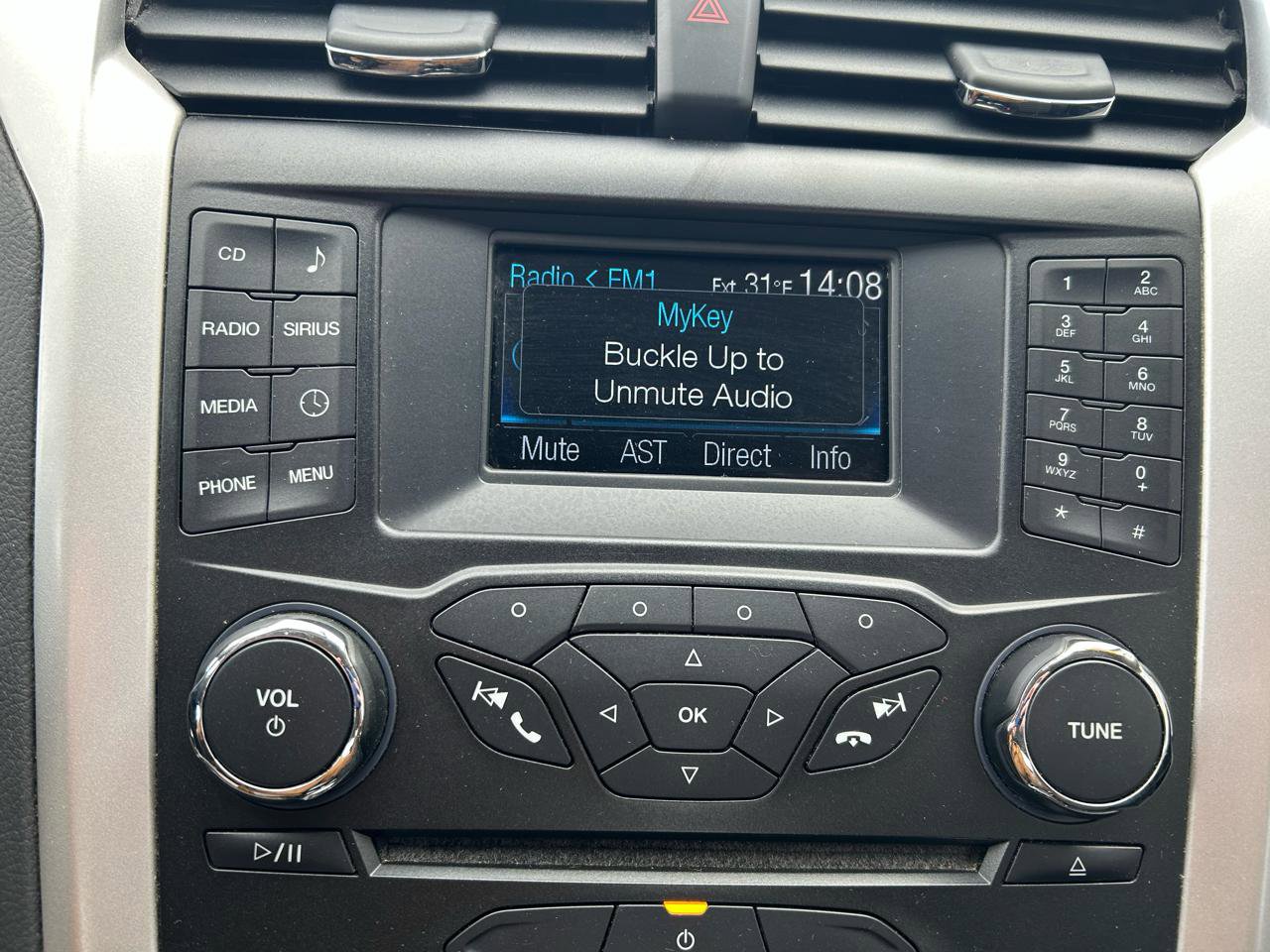 Used 2014 Ford Fusion SE FWD image 22