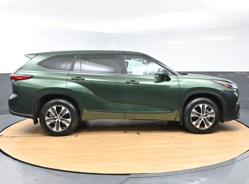 Used 2023 Toyota Highlander XLE AWD/4WD image 8