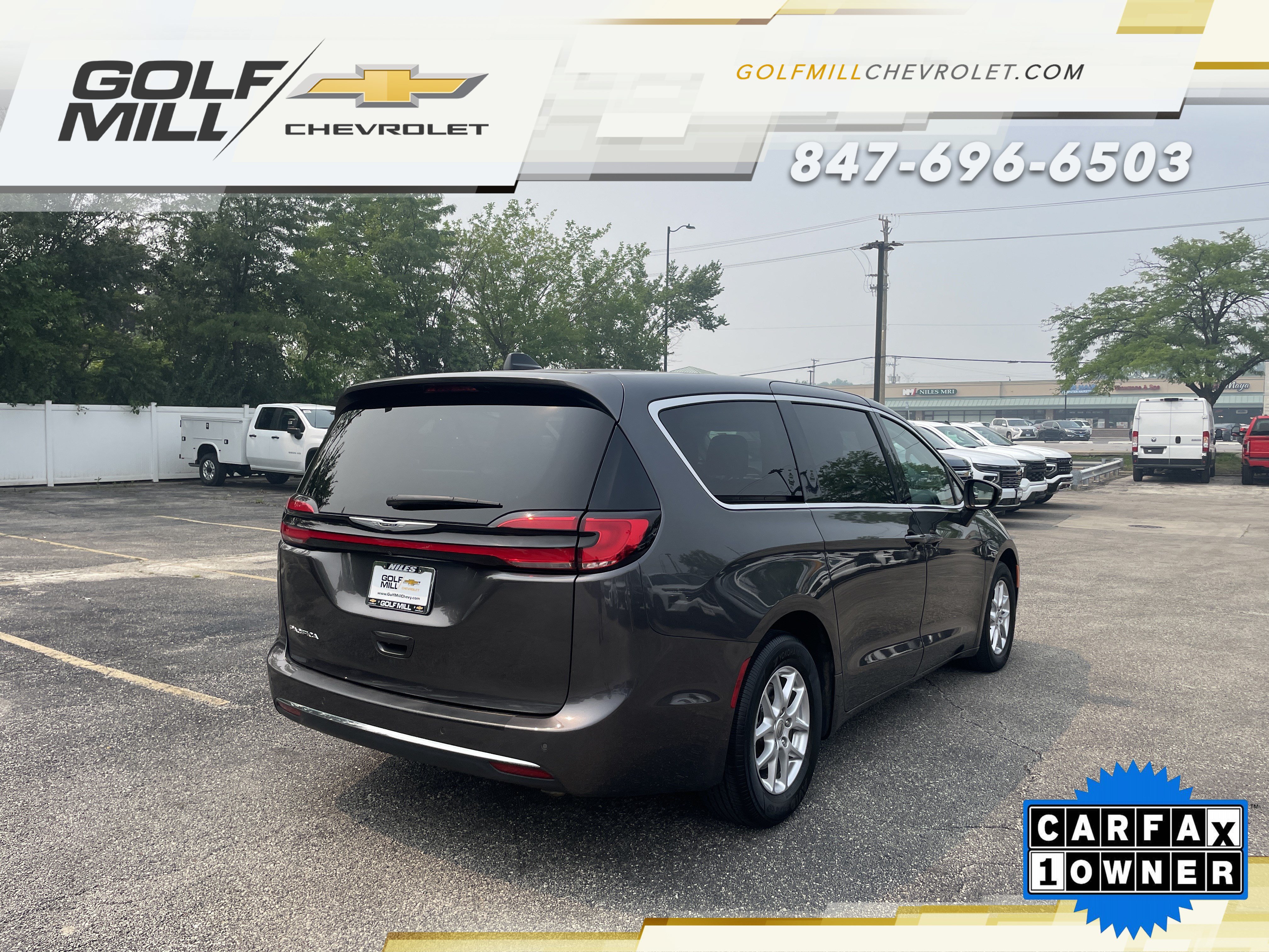 Used 2023 Chrysler Pacifica Touring-L FWD image 7