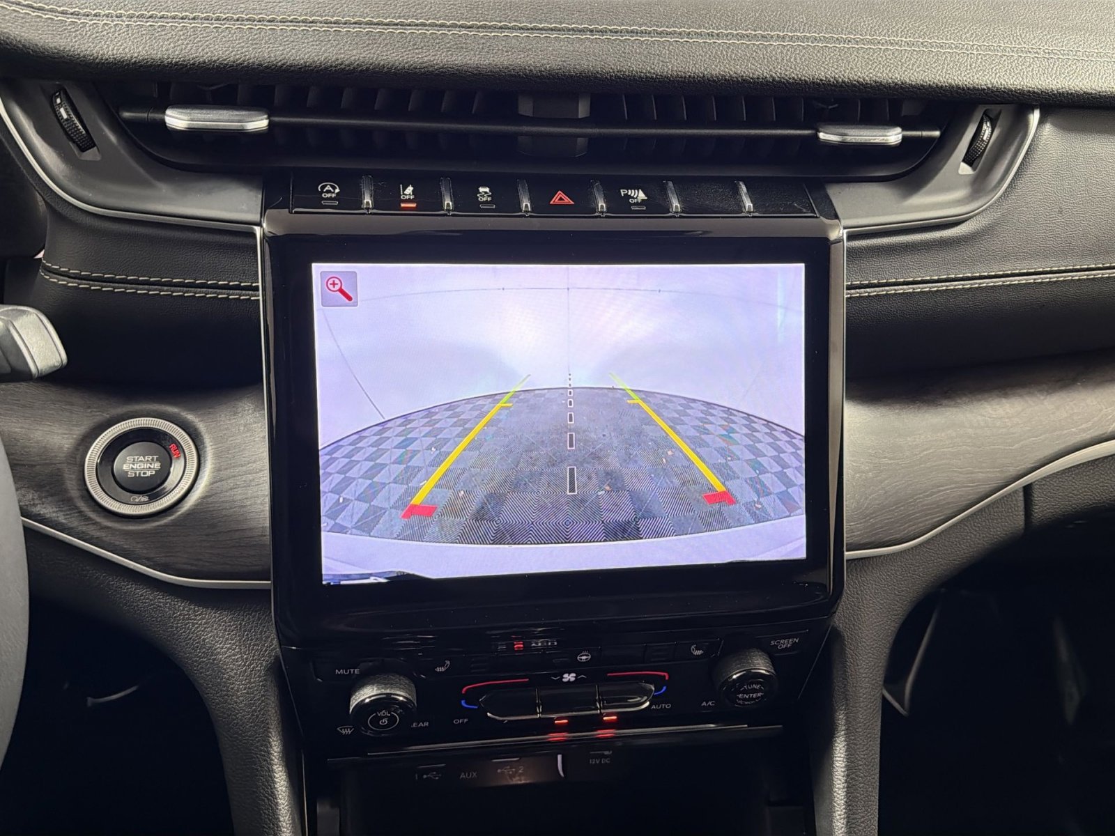 Used 2023 Jeep Grand Cherokee L Limited image 19