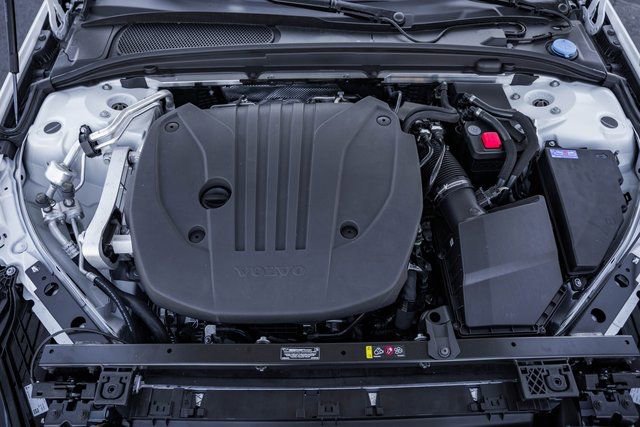 New 2026 Volvo V60 B5 Cross Country Plus w/ Protection Package Premier image 19