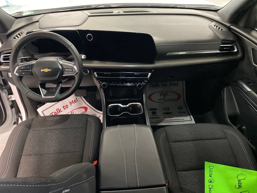 Used 2025 Chevrolet Traverse LT w/ LPO, Floor Liner Package FWD image 19