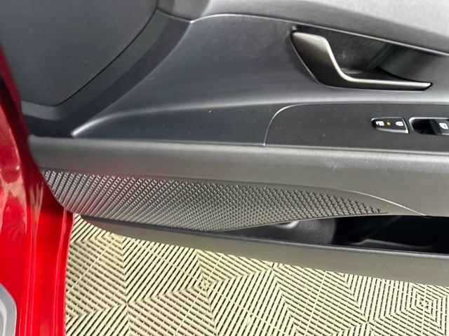 Certified 2025 Hyundai Elantra Sport image 29
