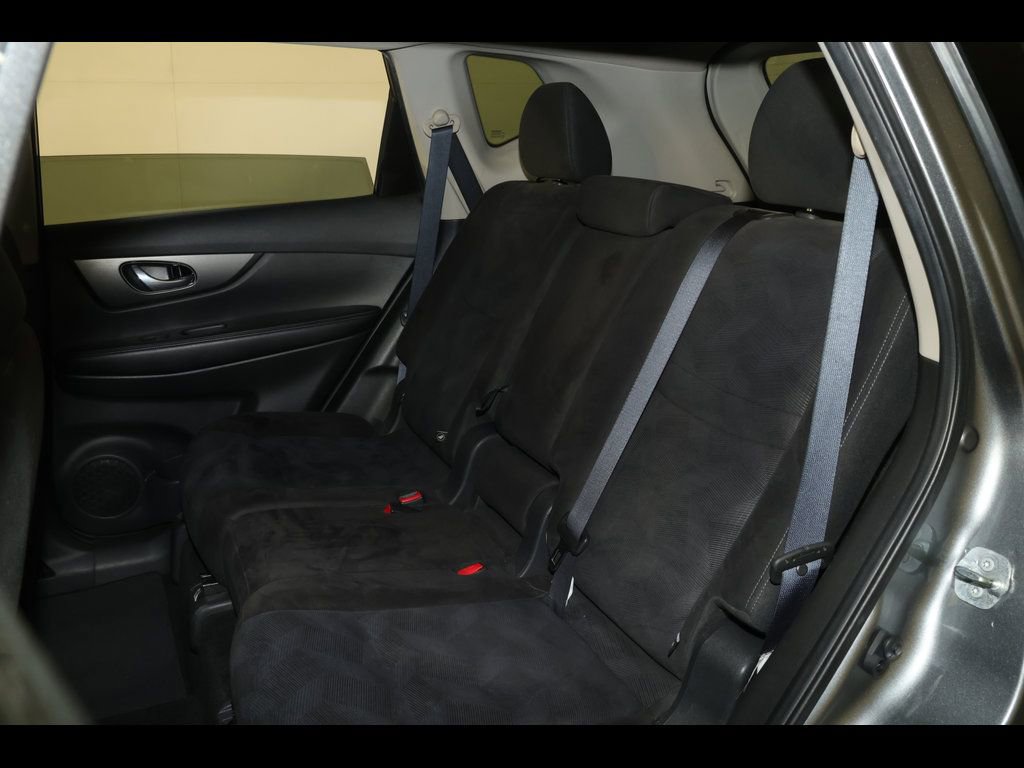 Used 2015 Nissan Rogue SV w/ SV Premium Package image 15