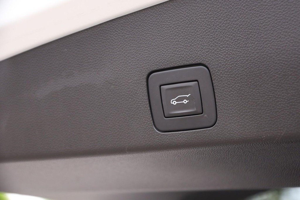 Used 2023 Buick Encore GX Essence w/ Experience Buick Package FWD image 9